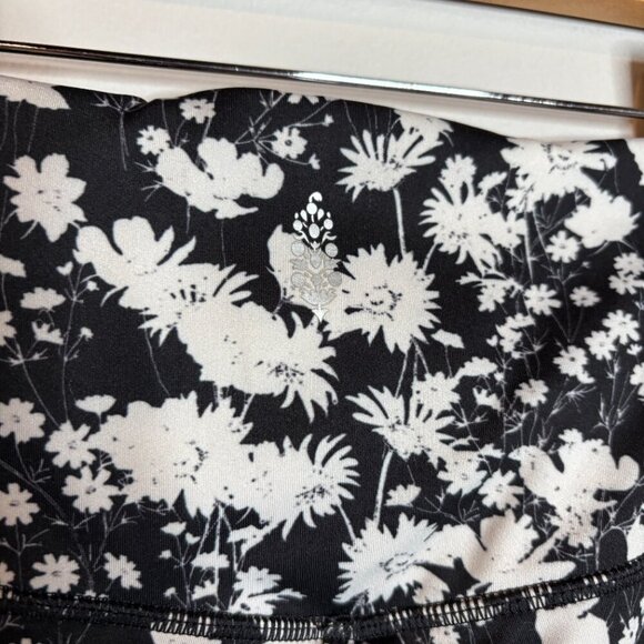 FP Movement Printed Lose Control Wrap Leggings Black & White Floral - Picture 4 of 7